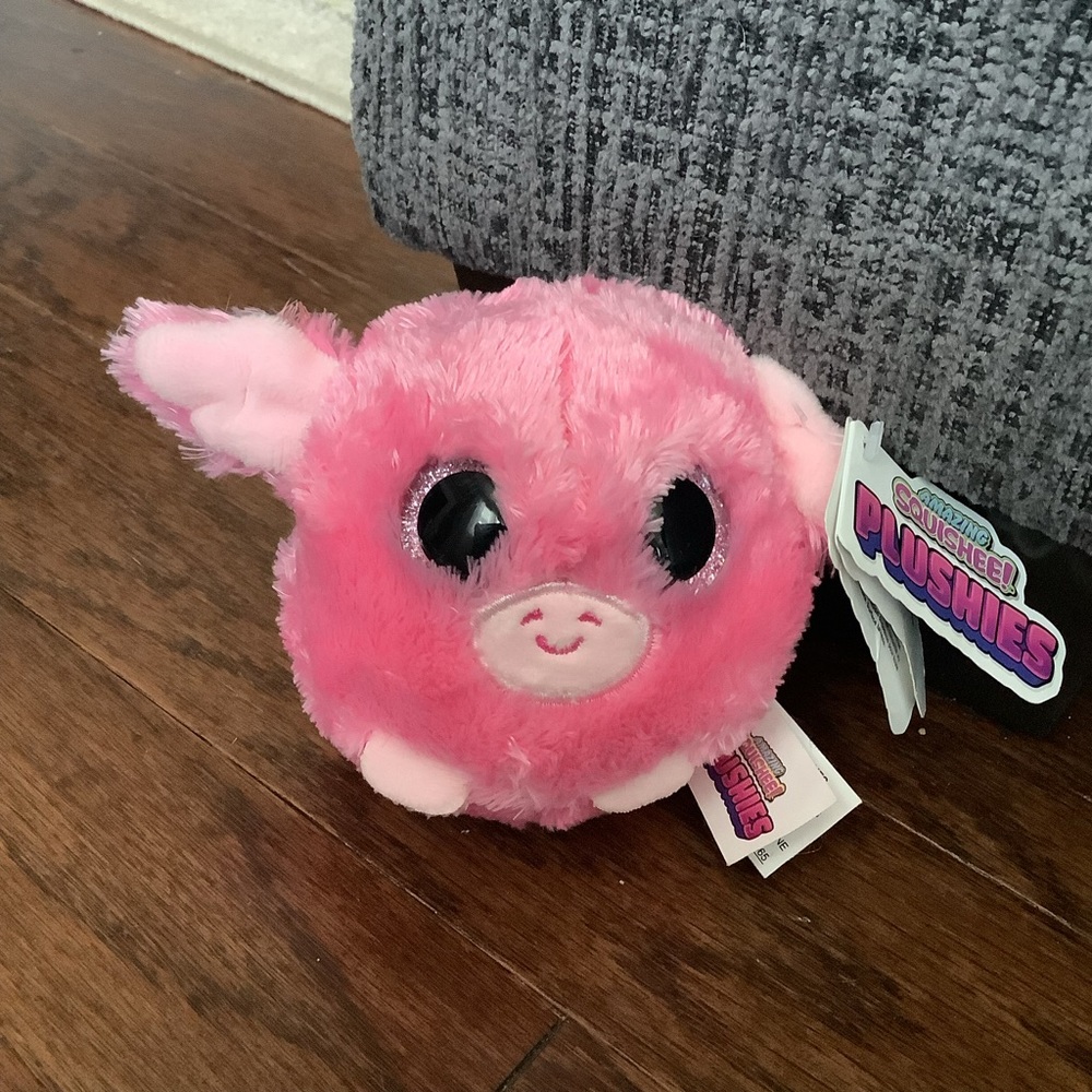 Amazing Squishee Plushies Mudsy the Pig | pink pig soft squeeze
